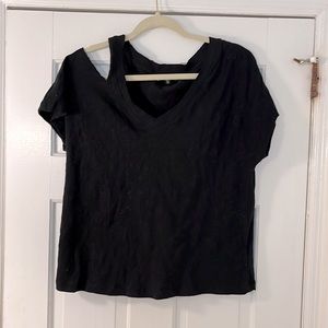 💥50% sale💥Sanctuary cold shoulder tee size XS. E#190